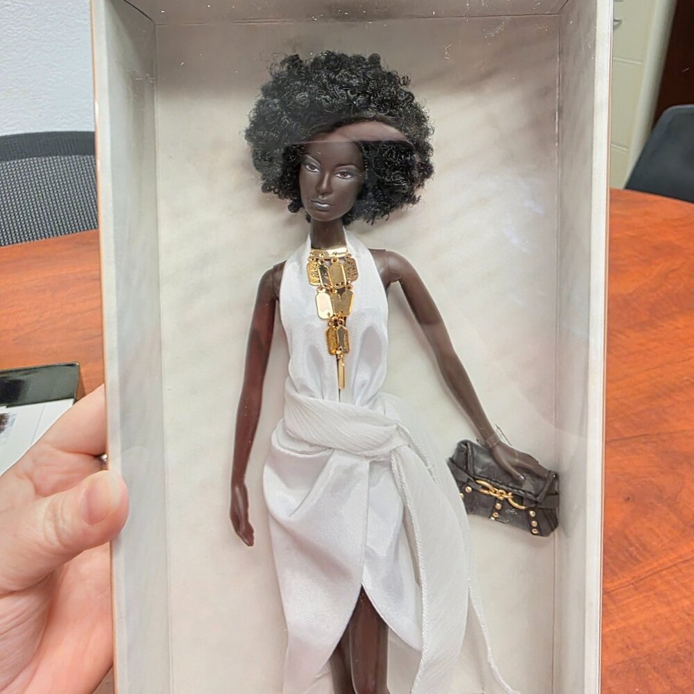 Mattel Barbie Doll 2004 Model of the Moment Nichelle Urban Hipster Gold Label